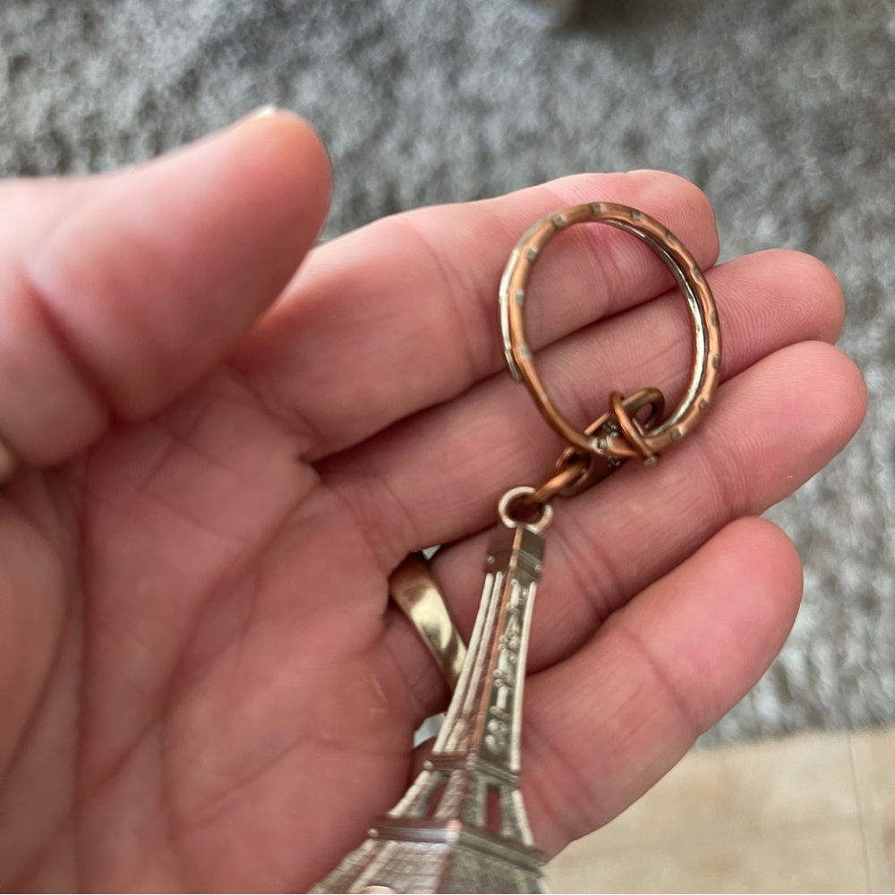 Eiffel Tower key ring Paris France silver tone and rose gold - Picture 4 of 9
